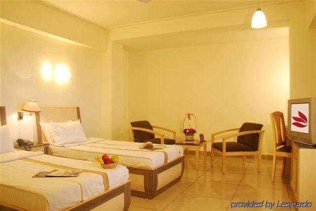 Hotel Komfort Terraces Бангалор Екстериор снимка