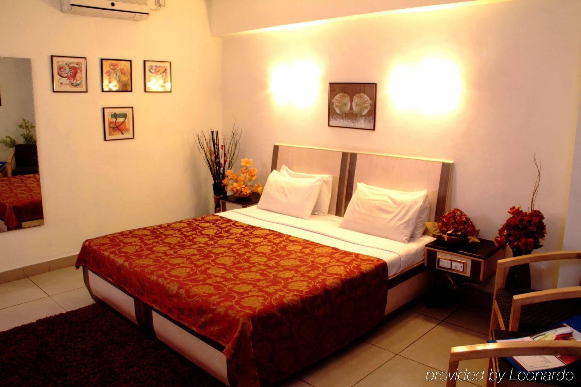 Hotel Komfort Terraces Бангалор Екстериор снимка